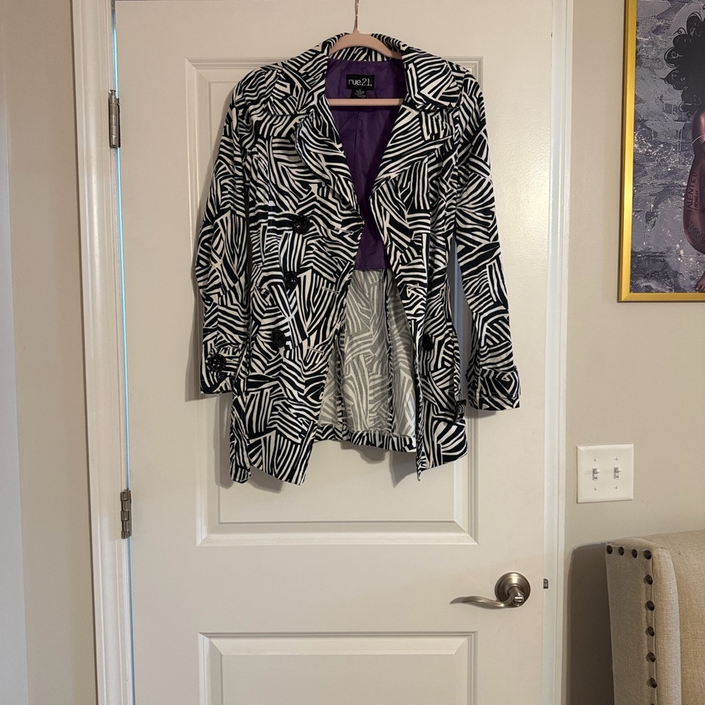 Rue21 Black & White Graphic Print Trench Coat with Purple Lining